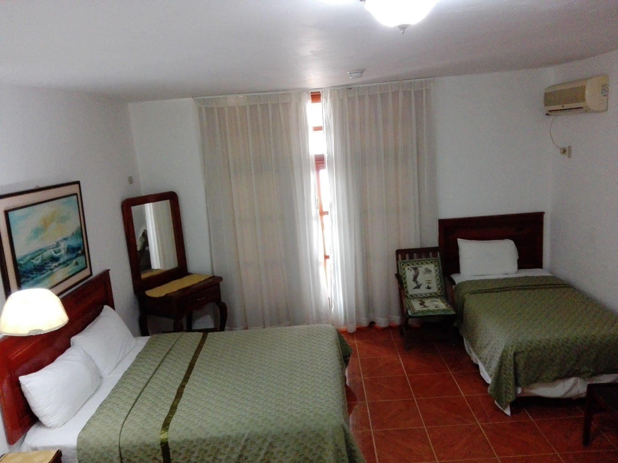 Hotel Pacifico ปูแอร์โตโลเปซ ภายนอก รูปภาพ